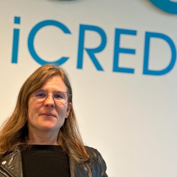 finance consultant lesley